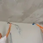 Jak zamalować zacieki na suficie i ścianie? Praktyczne porady