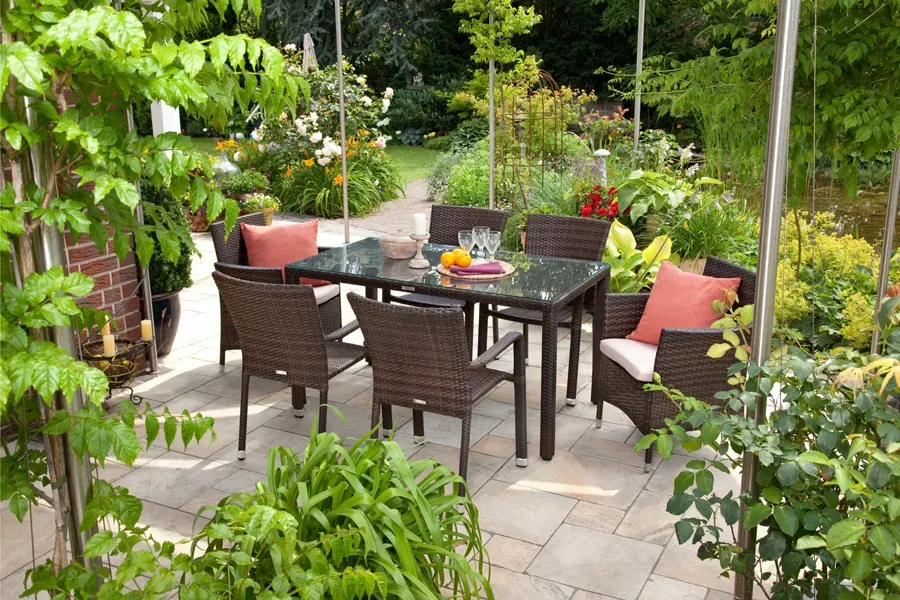 Meble z technorattanu na taras